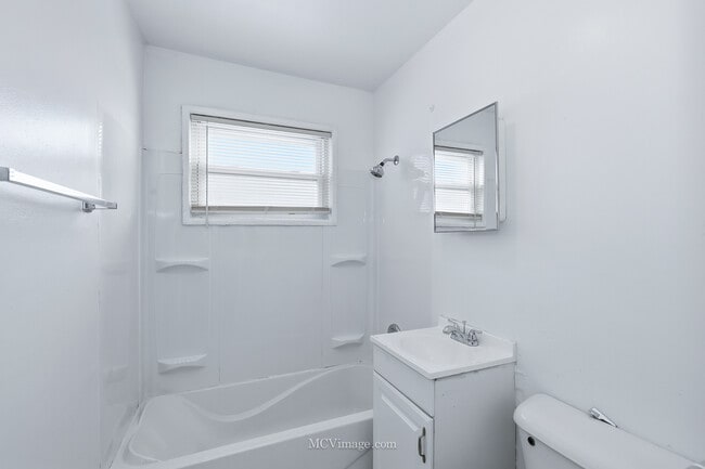 Building Photo - 14631 Kimbark Ave