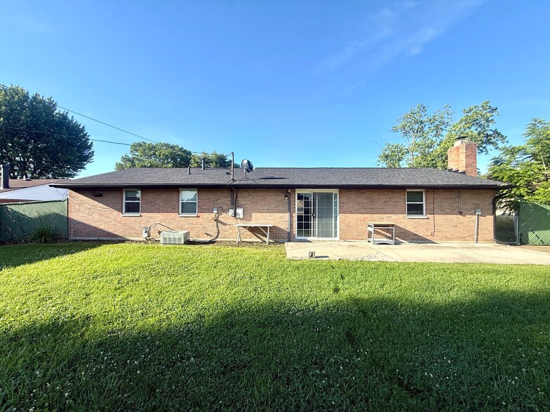 Building Photo - 7883 Sebring Dr