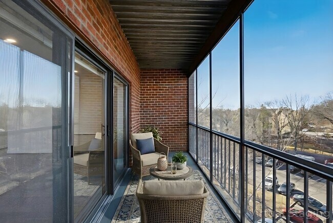 Building Photo - 2 Summit Dr