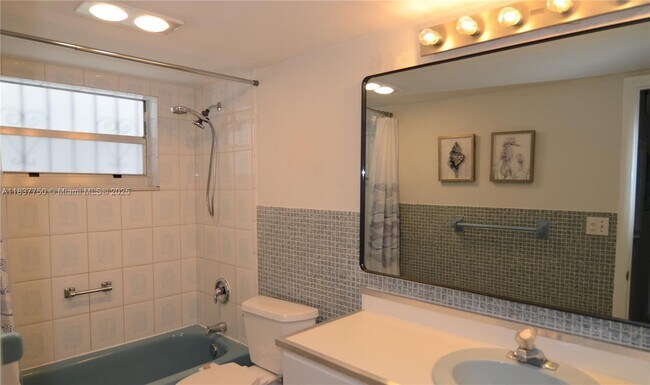 Building Photo - 1357 Collins Ave