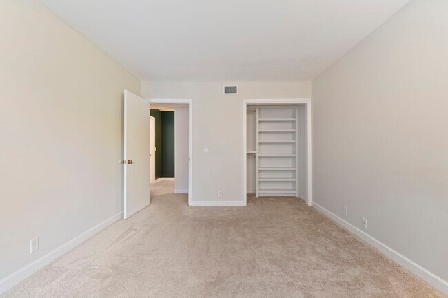 Building Photo - 2116 Hobbs Rd