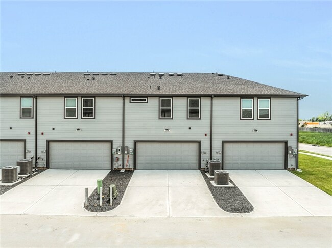 Building Photo - 11918 Outer Bark Dr