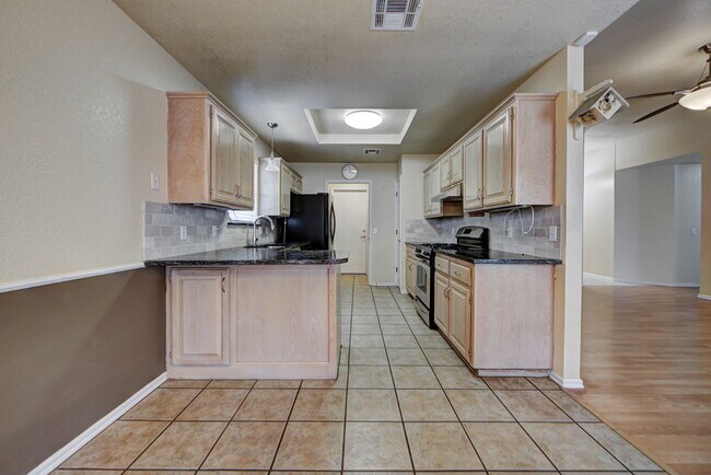 Building Photo - 2904 Canyon Oaks Ct