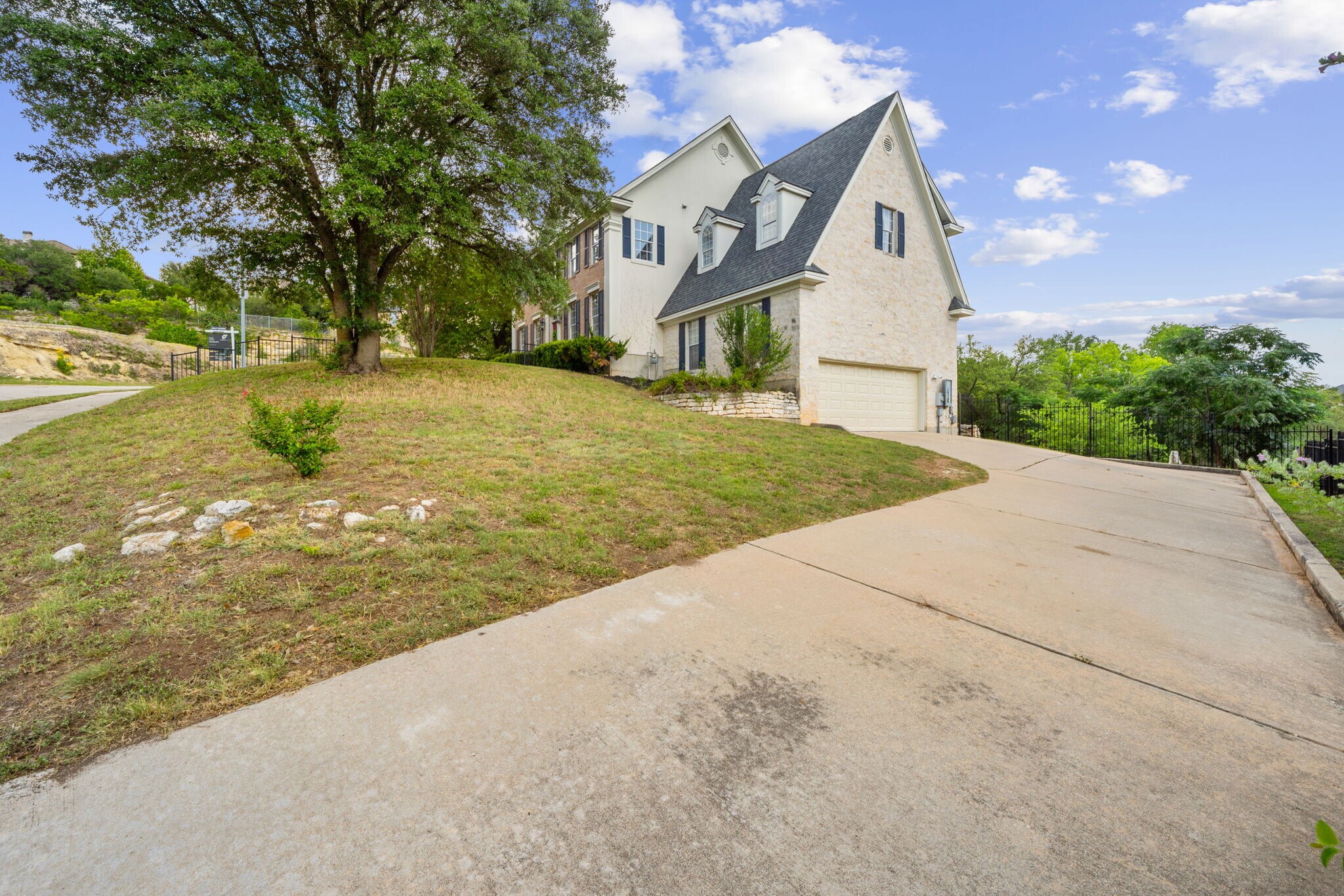 Building Photo - 10809 Range View Dr