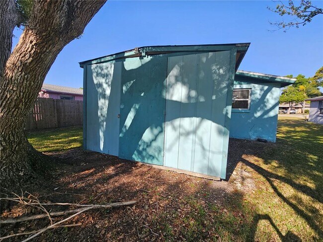 Building Photo - 4849 Camphor Ave