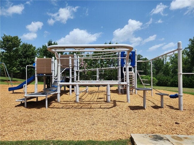 Building Photo - 4045 Brookview Dr