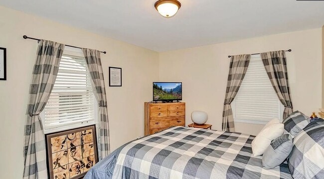 Building Photo - 4050 Harvard Terrace