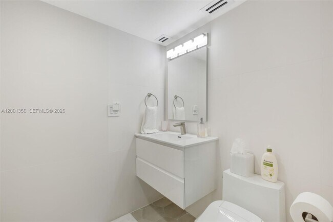 Building Photo - 9511 Collins Ave