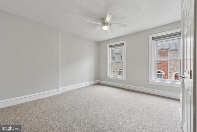 Building Photo - 158 Green Ln