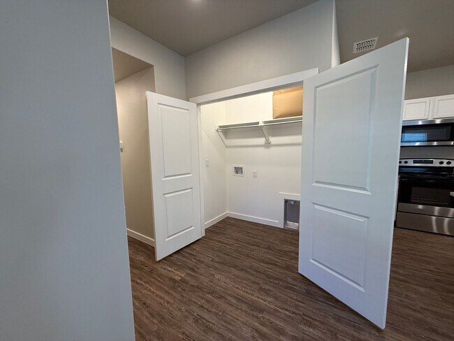 Building Photo - 509 E 21st St