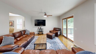 Building Photo - 9 Bates Ave