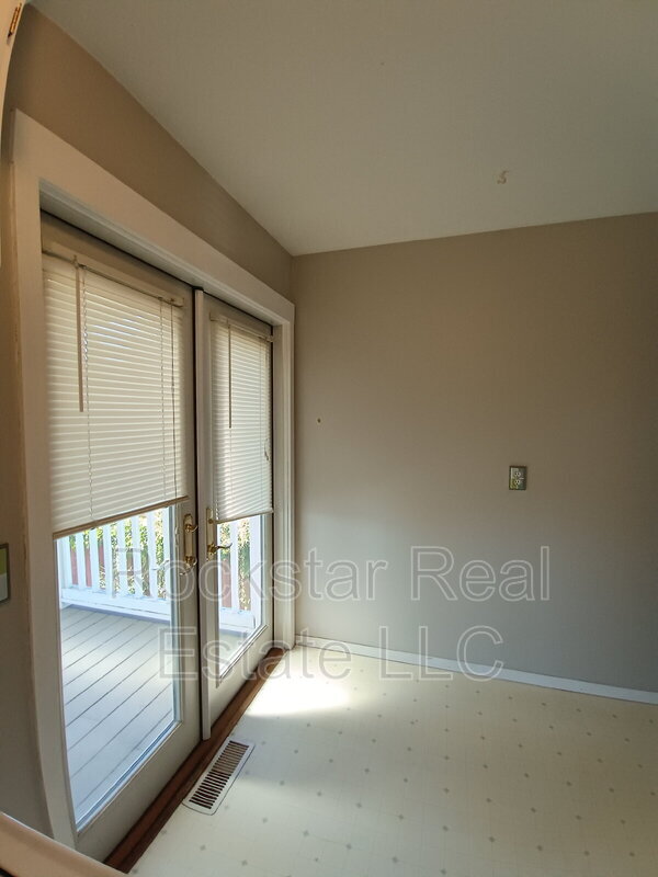 Building Photo - 6011 N Forest Blvd