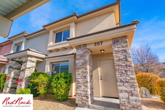 Building Photo - End Unit, DOG-FRIENDLY 3 Bedroom Townhome ...