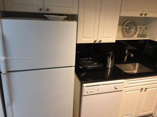 Building Photo - 2501 S Ocean Dr