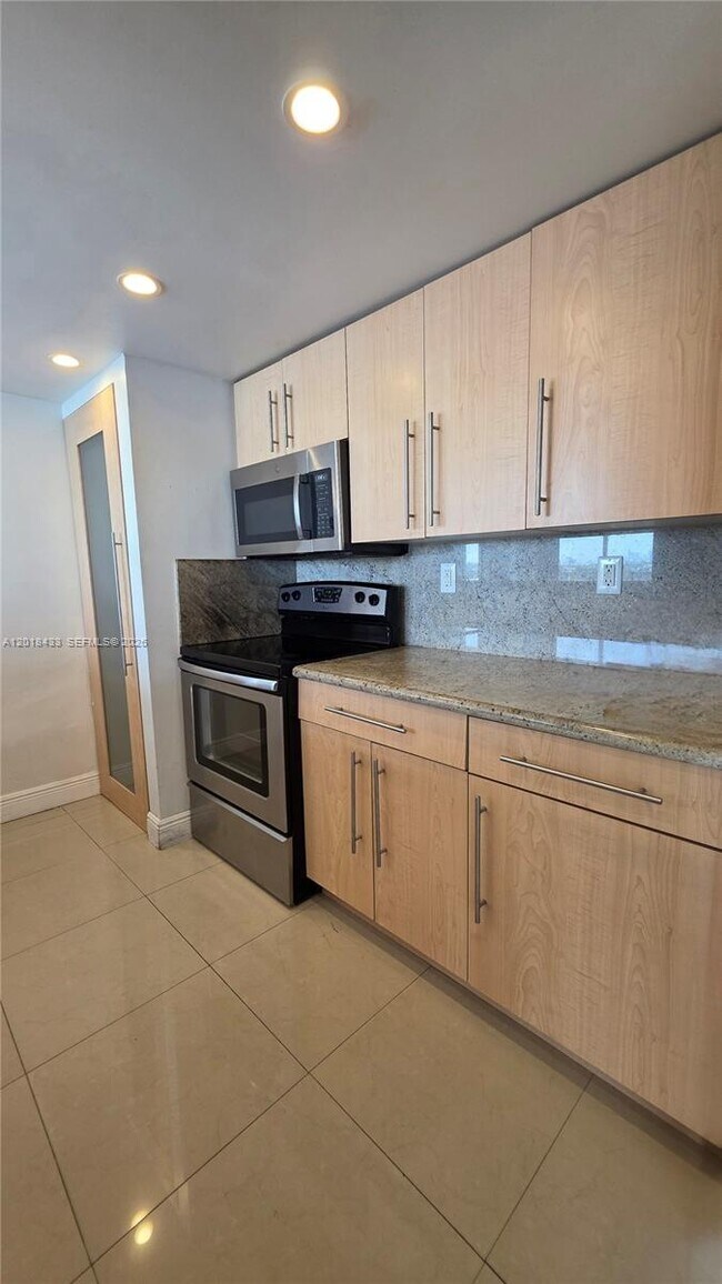 Building Photo - 7601 E Treasure Dr