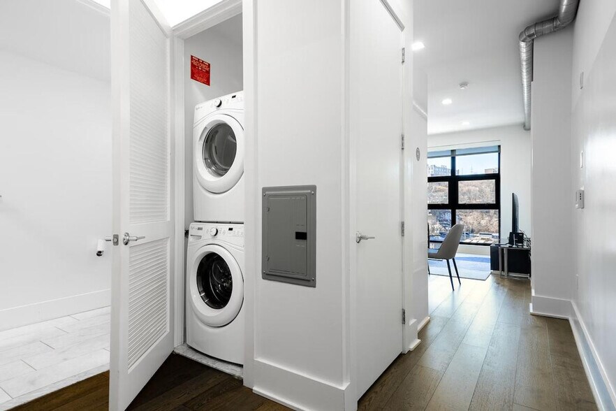 Building Photo - 1414 Grand St