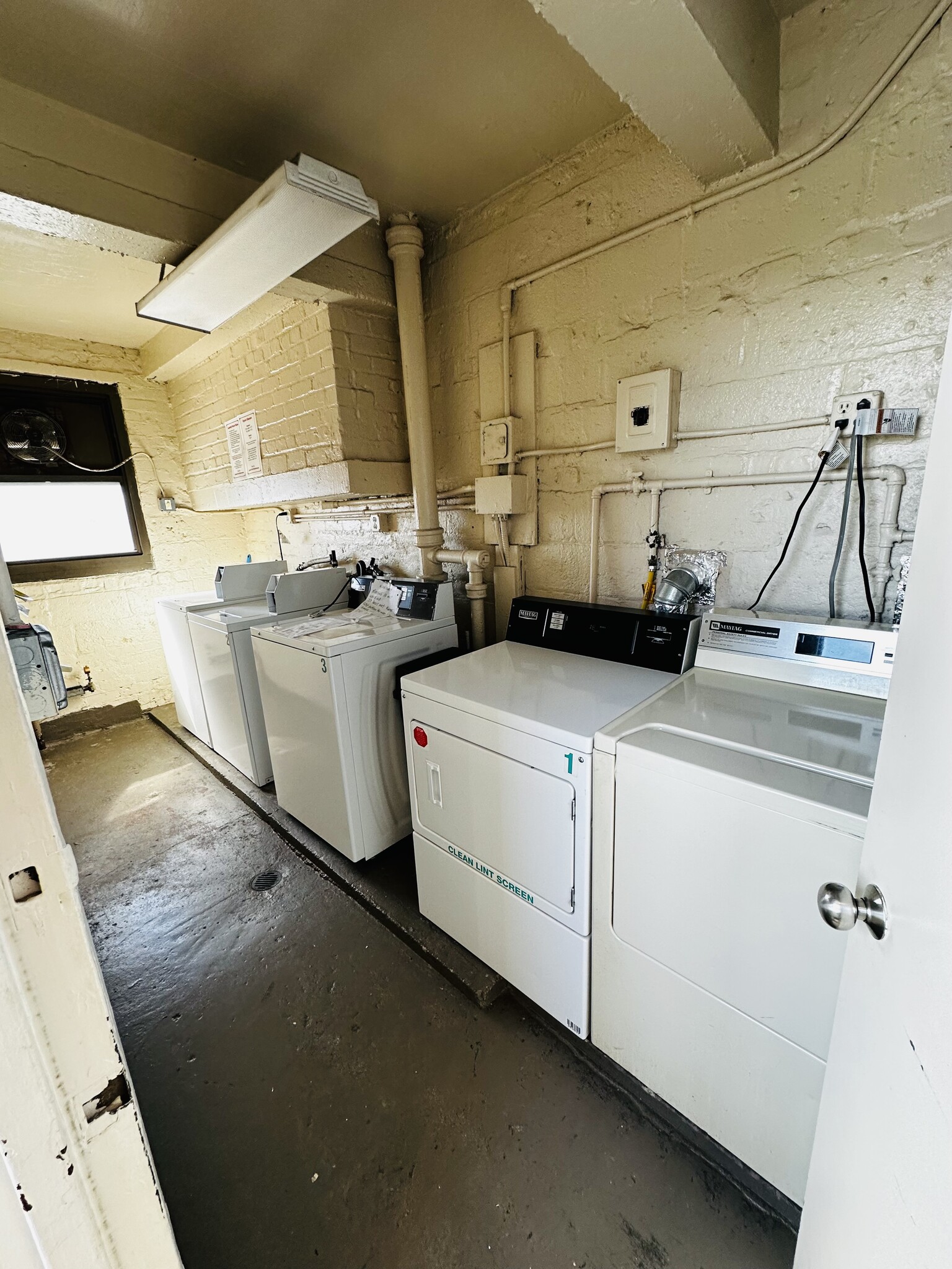 Building Photo - 411 Park Pl