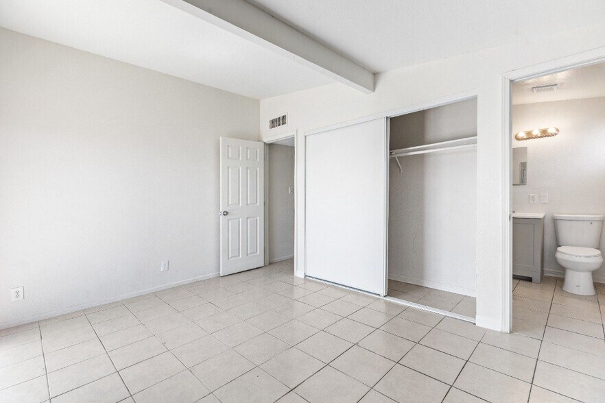 Building Photo - 221 Milinane Dr
