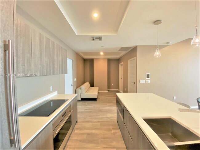 Building Photo - 801 S Miami Ave