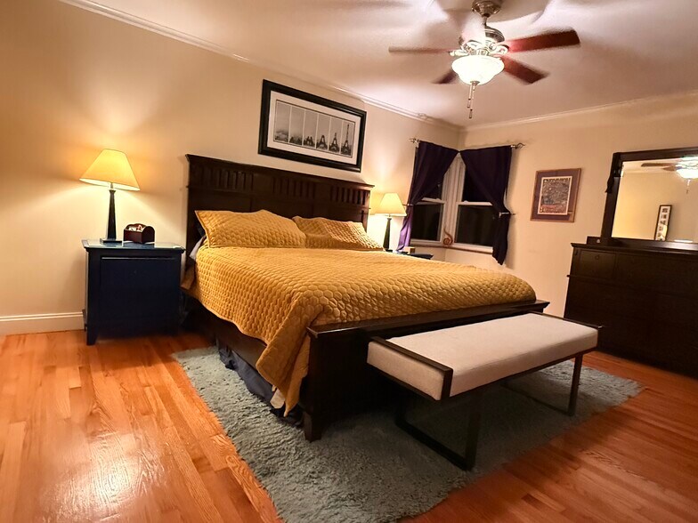 Building Photo - 5200 Skyline Dr