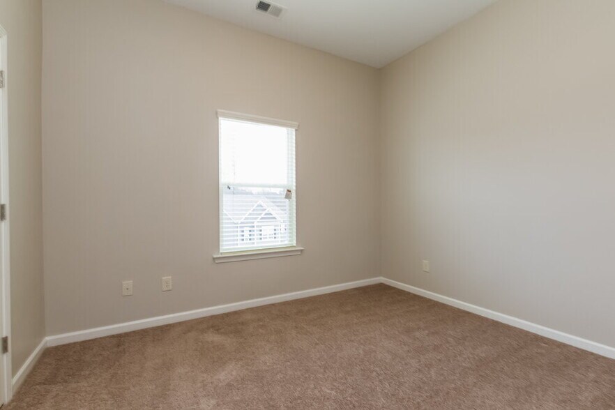 Building Photo - 119 Cessna Dr