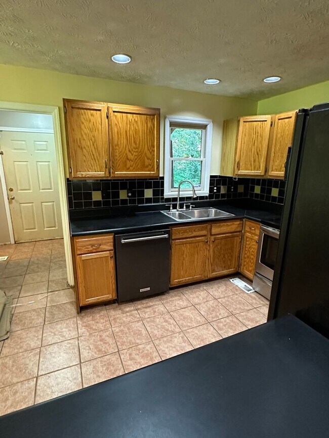 Building Photo - 418 Summit View Rd