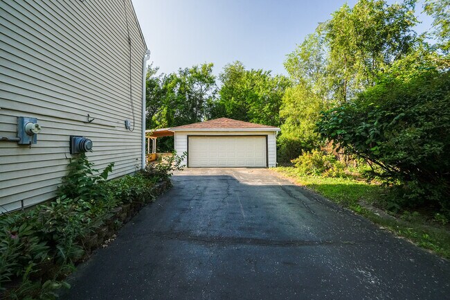 Building Photo - 7945 W 91st St