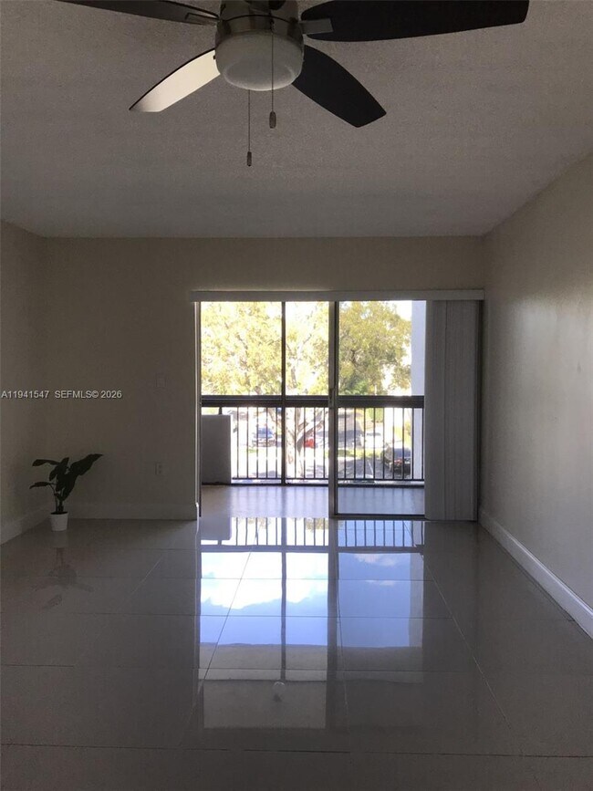 Building Photo - 731 N Pine Island Rd