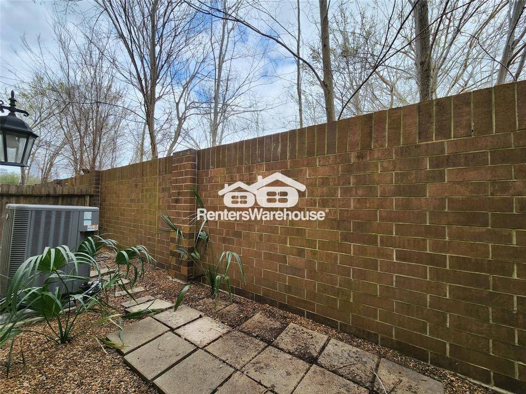 Building Photo - 910 McKinney Park Ln