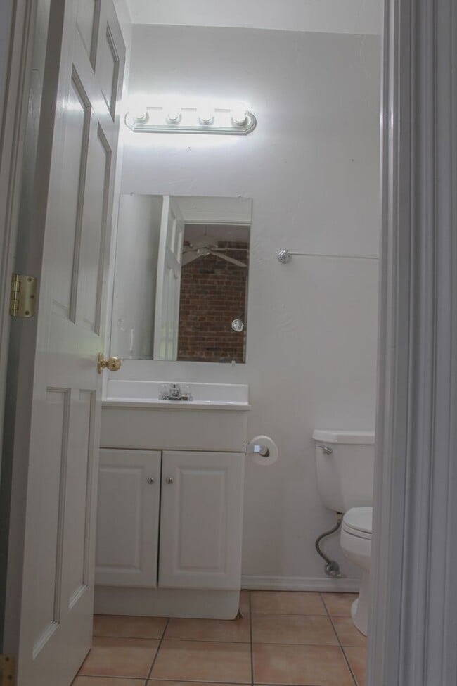 Building Photo - Charming Historic Studio in the Heart of D...