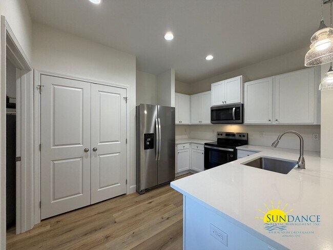 Building Photo - Beautiful 2 Bedroom Duplex in Fort Walton Beach near Beal Parkway!