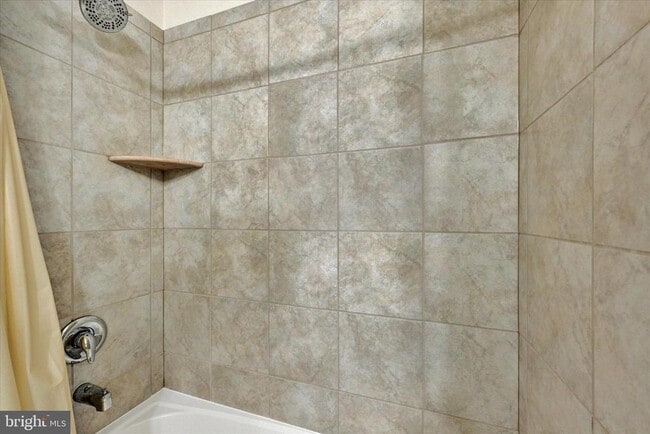 Building Photo - 2557 Campus Way N