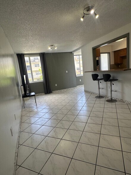 Building Photo - 250 180th Dr