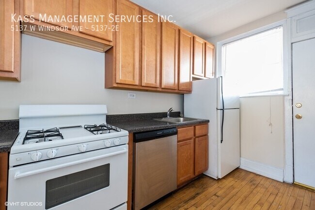 Primary Photo - 5137 W Windsor Ave