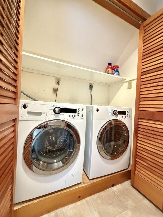 Building Photo - 281 Davidson Dr