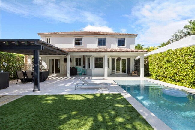 Primary Photo - 932 Nandina Dr