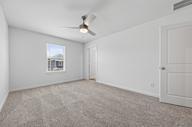Building Photo - 3511 Goldfinch Wds Dr