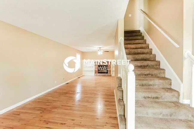 Building Photo - 4 Bedroom Pet-Friendly Home in Lansing, KS with Main Street Renewal