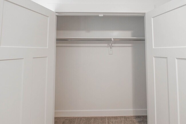 Building Photo - Beautiful 4 Bedroom Townhome in Saratoga Springs!