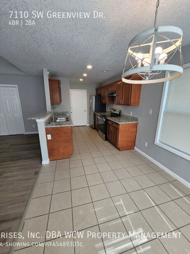 Building Photo - 7110 SW Greenview Dr