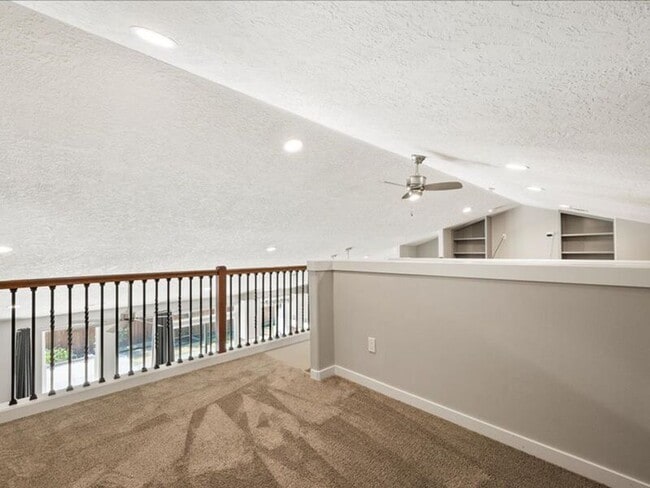 Building Photo - 617 Esperanza Ct