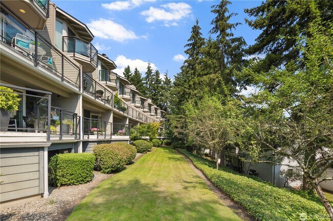 Building Photo - 2 Bed 3 Bath Condo at Galleria in the Hear...