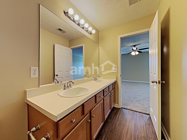 Building Photo - 316 Stewart Springs Dr