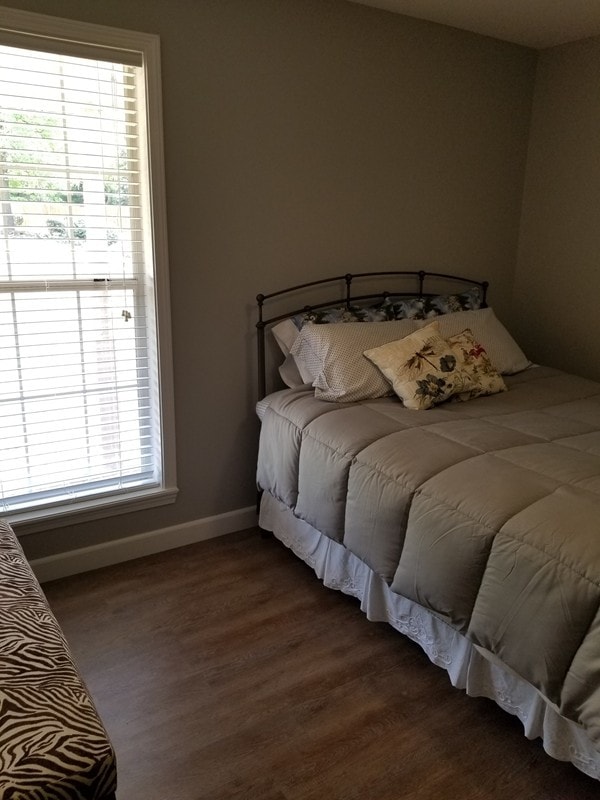 Building Photo - 2000 Ridgewood Dr