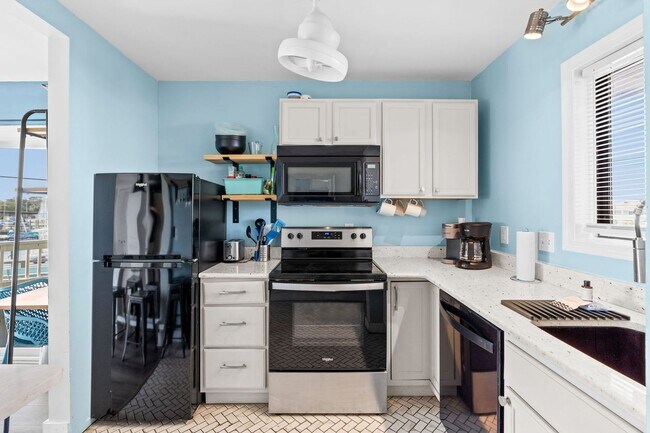 Building Photo - 302 Canal Dr