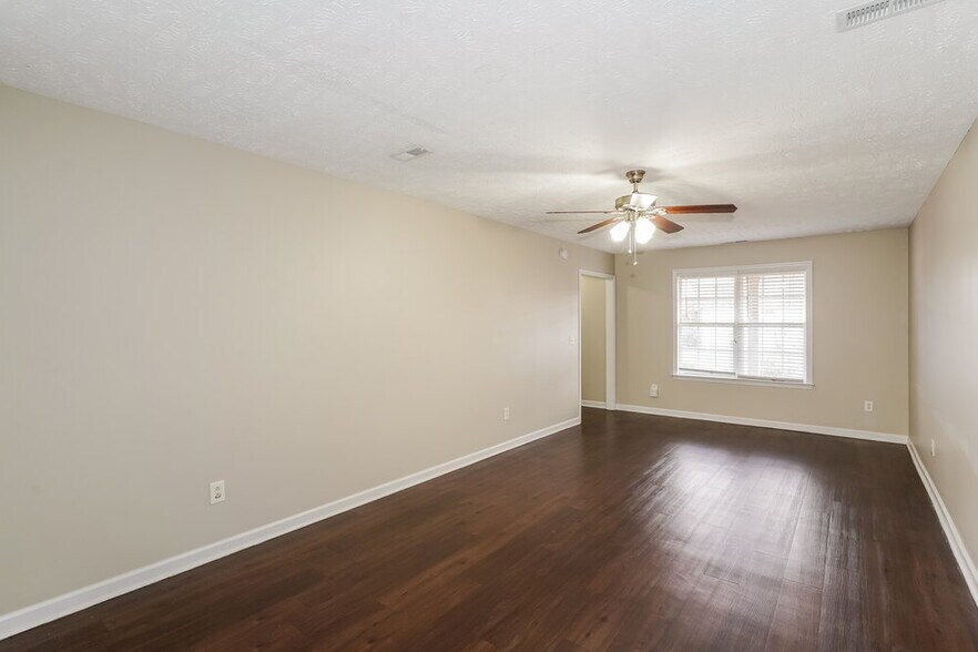 Building Photo - 1829 Lakewood Village Dr