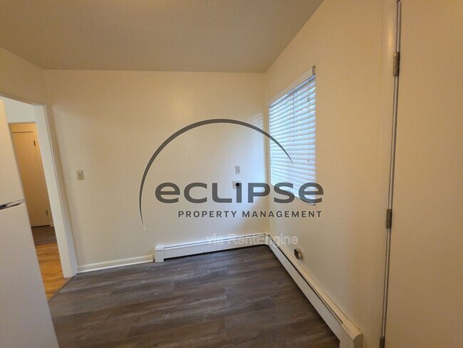 Building Photo - 729 3rd St