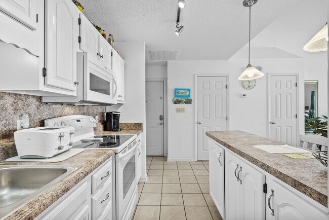 Building Photo - All Inclusive Seasonal Rental Available NOW-3/31/2026