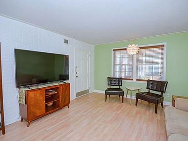 Building Photo - Forest Acres condo