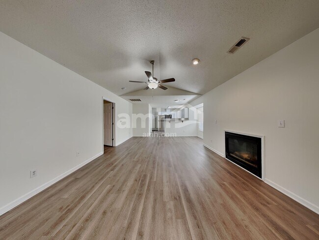 Building Photo - 5640 Regent Village Dr